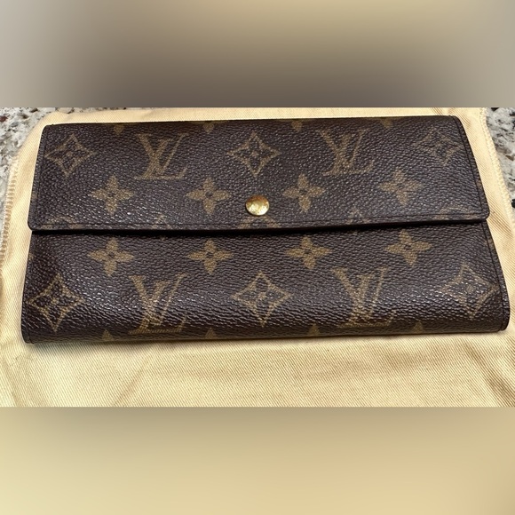 Authentic LV wallet - Picture 8 of 11